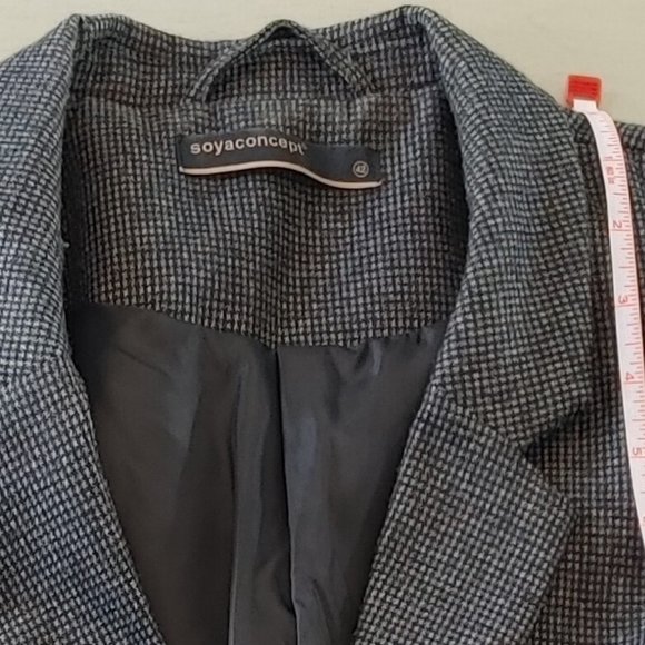 Blazer - Picture 4 of 5